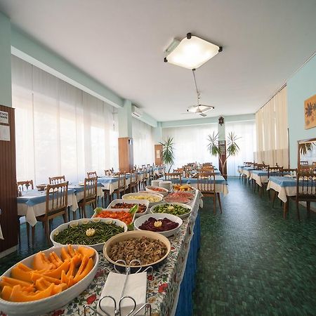 Hotel Madison Риччоне Экстерьер фото