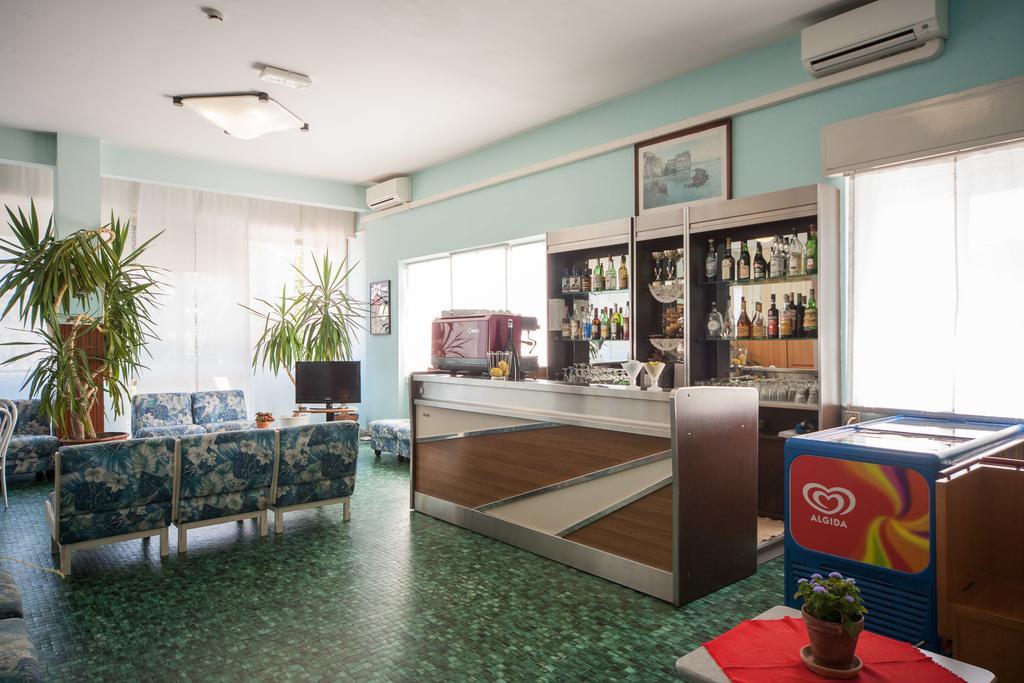 Hotel Madison Риччоне Экстерьер фото