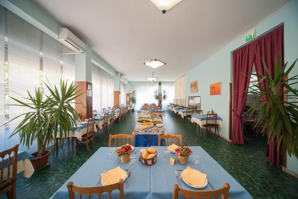 Hotel Madison Риччоне Экстерьер фото